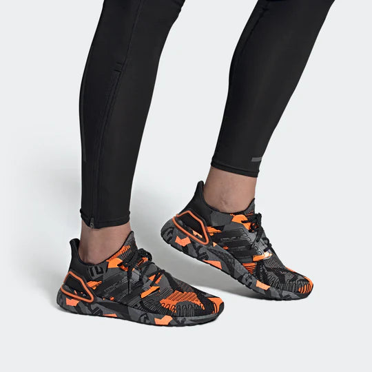 AdidasUltra Boost 20
Geometric Pack Black Signal Orange